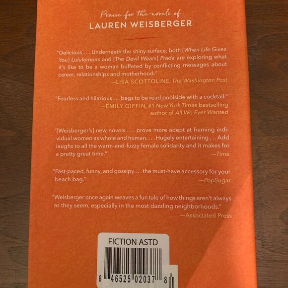 Where The Grass Is Green and The Girls Are Pretty by Lauren Weisberger Book New - Picture 2 of 2